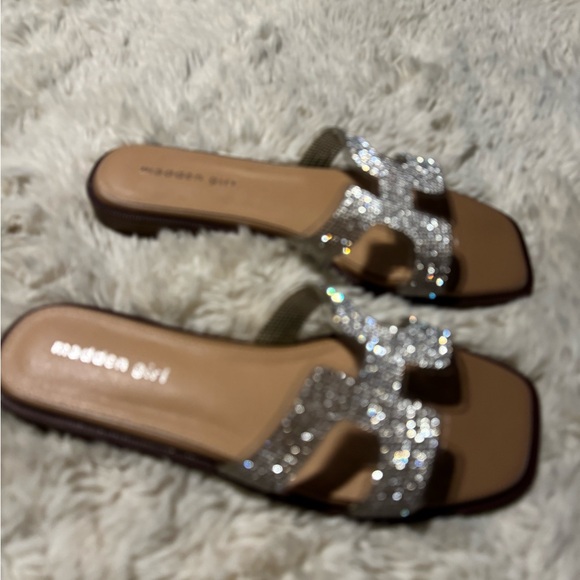 NWT Brand New Women's Madden Girl Hailey Sandal with Rhinestones size 8 - Picture 2 of 3